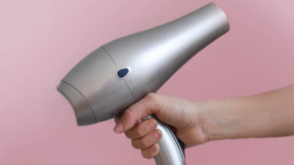 Unusual Uses for a Hair Dryer Part&nbsp;1